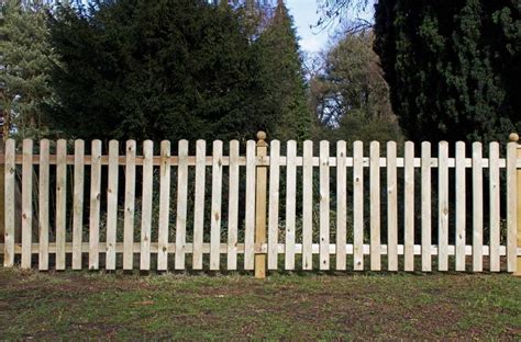 Rounded Top Picket Fencing The Garden Trellis Company