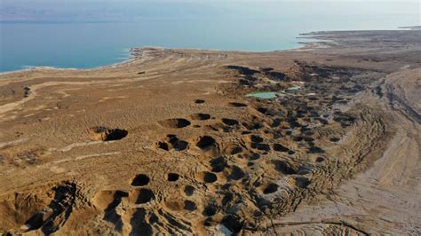 Watch Dangerous Sinkholes Form Around Receding Dead Sea The Hindu