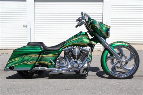 Custom baggers are maybe one of the most popular motorcycle styles in the world. Covington's GreenDragons Custom Bagger