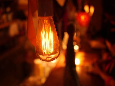 무료 이미지 빛 밤 유리 아시아 사람 빨간 상징 구근 색깔 음주 어둠 램프 노랑 조명 전구 알코올