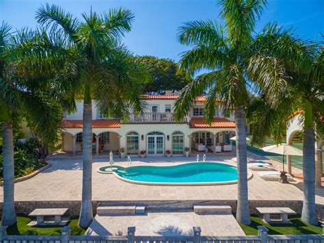 House of the Week: A Laid-Back Party Palace in Miami Beach - Zillow