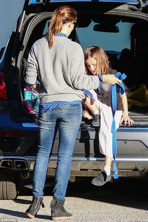 Jennifer Garner Takes Daughter Seraphina To Class In Santa Monica
