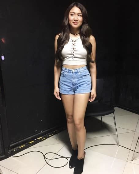 look just photos of nadine lustre flaunting her sexy curves abs cbn entertainment