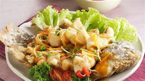 Selain enak dimasak saus tiram dan saus mentega, menu seafood juga lezat dimasak saus padang. RESEP Ikan Gurame Asam Manis ala Masakan Rumahan dan Cara Rahasia Membuat Saos Seenak Restoran ...