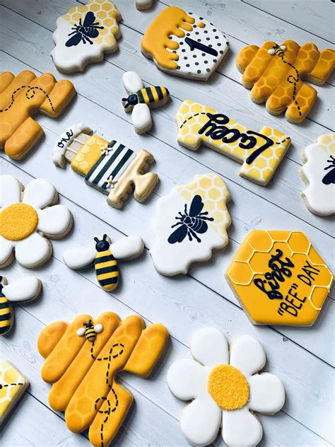 Pin by Sharon Bourne on Cookie Decorating | Cookie gifts, Cookie decorating, Sugar cookie
