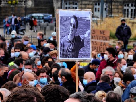 En Images Attentat De Conflans L Hommage à Samuel Paty A Rassemblé Par Milliers En France Actu