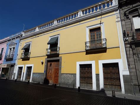 La casa amarilla es una comunidad educativa creadora de cultura, un gran laboratorio donde niños y adultos investigamos y diseñamos el mundo que imaginamos. Casa Amarilla (Puebla) - Wikipedia, la enciclopedia libre