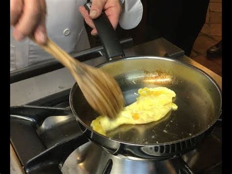 La tortilla de espárragos es un plato sabroso y fácil de cocinar. Cocinar una tortilla en sartén de Acero Inoxidable - YouTube