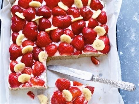 Wir bedanken uns bei heino heinemann für den schönen beitrag im coffee guide 2020. Erdbeer-Bananen-Kuchen - Düsseldorf