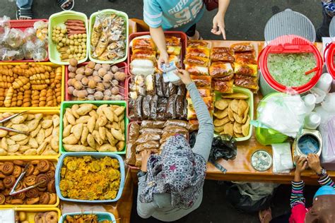 May allah bring happiness to you. This Drive-Through Ramadan Bazaar Has Raya Kuih & Bubble ...