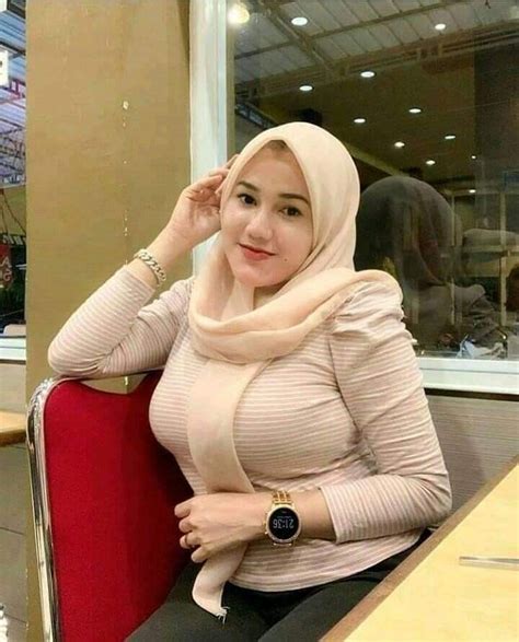 Tante Ini Semok Bahenol Gaya Hijab Model Pakaian Wanita Cantik