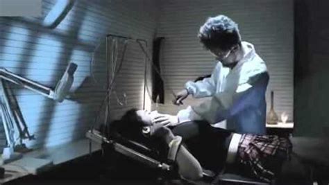 变态医生绑架美女，在她身上做实验 腾讯视频