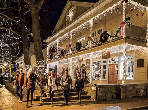 Why Dahlonega Georgia Is The Perfect Christmas Town Christmas In Paris