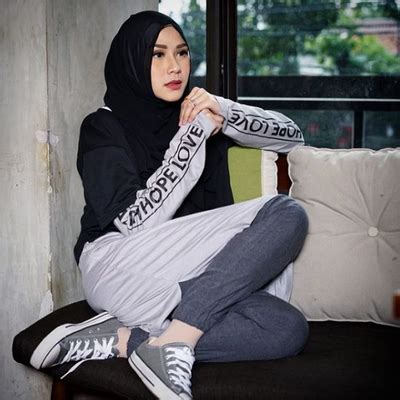 Pembayaran mudah, pengiriman cepat & bisa cicil 0%. Ootd Baju Hitam Putih Hijab - Gallery Islami Terbaru