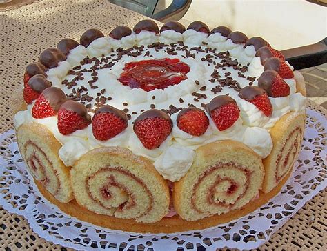 Unsere rezepte für kuchen, torten, kekse und feingebäck. Erdbeer - Schmand - Torte von jienniasy | Chefkoch ...