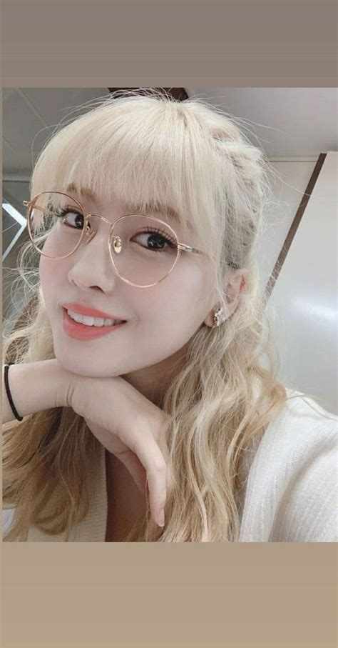 200421 Twicetagram Story Update Momo Selca With Glasses After