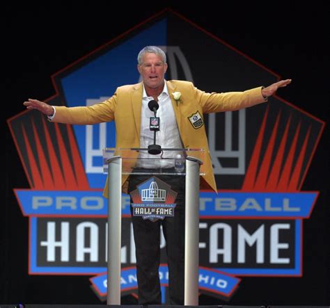 Photos Former Green Bay Packers Quarterback Brett Favre Inducted Into