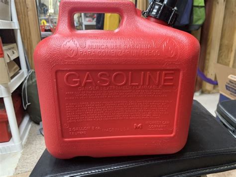 Midwest Model 2300 Spill Proof Self Venting System Gas Can 2 Gal 8oz 7