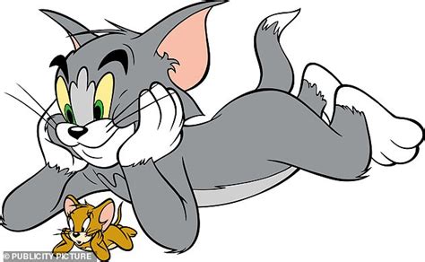 It reminded me of what i loved about the characters growing up. The real-life Tom and Jerry: Mouse runs up to a cat 'for ...