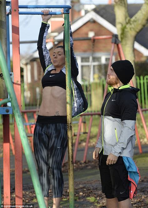 Kym Marsh Flashes Her Abs As She Completes Set Of Pull Ups In The Park Daily Mail Online