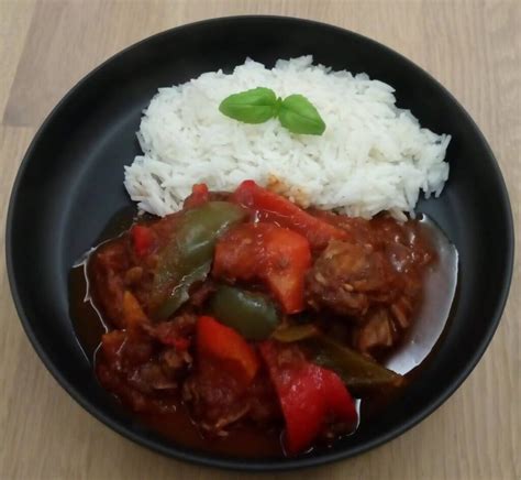 Pittige Goulash Met Rijst Vakantiewoning Voor Personen In Entrecasteaux