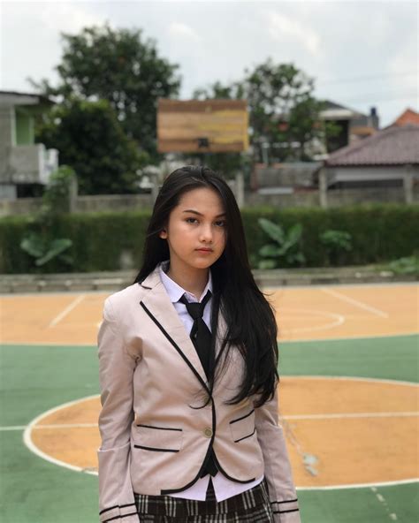 Umur 18 tahun) adalah aktris dan penyanyi asal indonesia. Biodata, Profil, Fakta Unik dan Foto Aisyah Aqilah