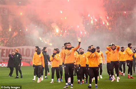 45000 Fans Turn Up To Galatasarays Final Training Session Ahead Of