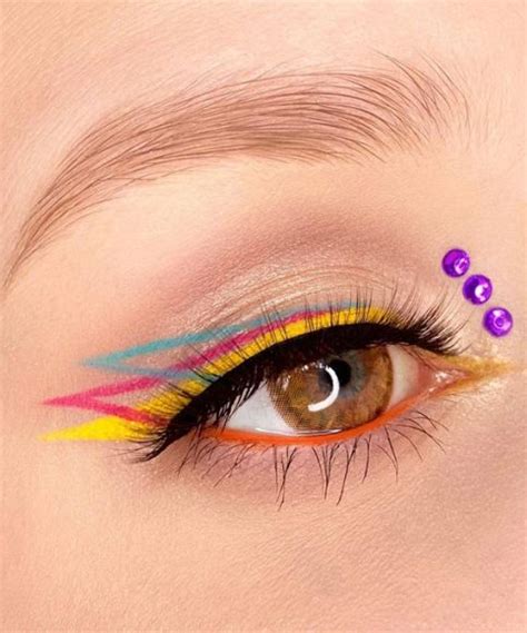 30 Spring Makeup Trends 2022 Multi Colored Graphic Lines And Purple