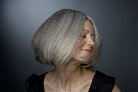 If you want summer highlights but can't go to a salon, these expert tips and product recommendations will make the job easy. How to Blend Gray Hair With Highlights | LEAFtv