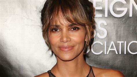 15 Quotes By Women Over 40 Who Prove Age Aint Nuthin But A Number Halle Berry Bikini Halle