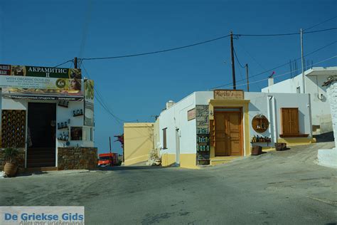 Siana ligt in het westen van rhodos, 65 kilometer ten zuidwesten van rhodos stad en 5 kilometer voor monolithos. Siana Rhodos - vakantie, informatie en leuke tips