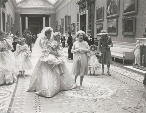 Extraordinary Behind The Scenes Photos Of Charles And Dianas Royal Wedding 1981 Flashbak