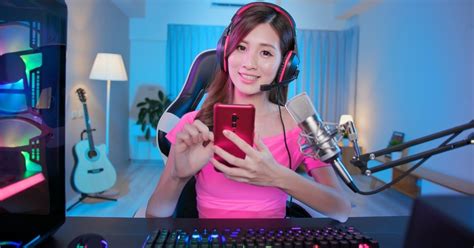 How Much Do Girls Get Paid On Twitch Hobbiestly