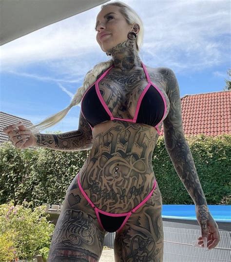 Tattooed From Head To Toe The Model Showed Herself To The Transformation Pictolic