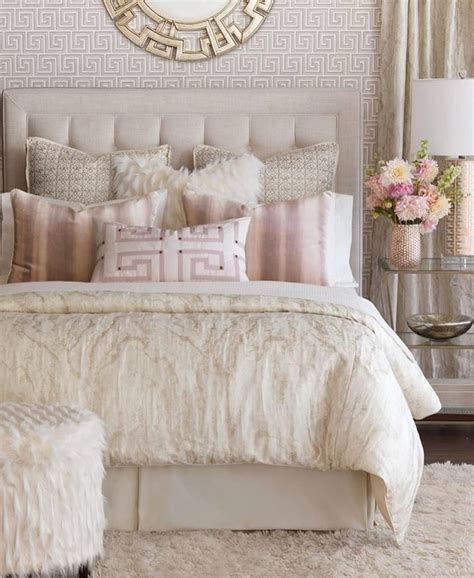 10 Gold Cream Bedroom Ideas