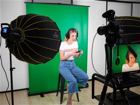A Beginners Guide To Using Chroma Key Green Screens For Videos In 2021