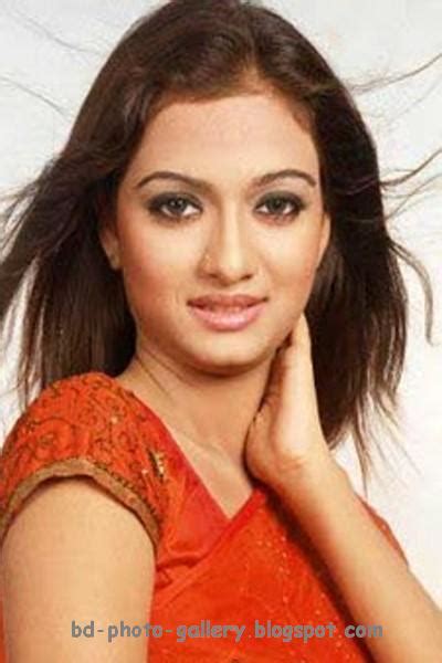 bangladesh media zone bangladeshi top model mou looking beautiful wearing red saree latest