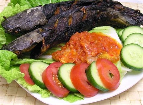 Sajian ikan mas goreng kering adalah salah satu menu hidangan utama yang lezat. Resep Pecel Lele Istimewa Khas Lamongan | Resep Masakan ...