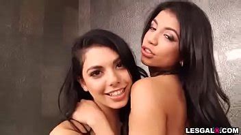 Las Calientes Chorros Latinas Gina Valentina Y Veronica Rodriguez Mostrar N Un Co O H Medo Y