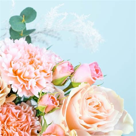 Country flower arrangement ideas | simple hand tied arrangement of mixed flowers in a pretty container. Best Mother's Day Flowers 2020 - Bouquets for Mother's Day