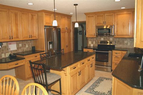 What color should i paint my oak cabinets? Kitchen Paint Colors with Maple Cabinets | Maple kitchen ...