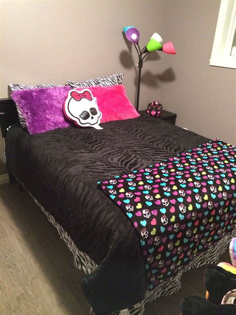 Check out our monster high bedroom decor lookbook.take our monster high quiz: Pin by Robin Potter on Monster high bedroom | Monster high ...