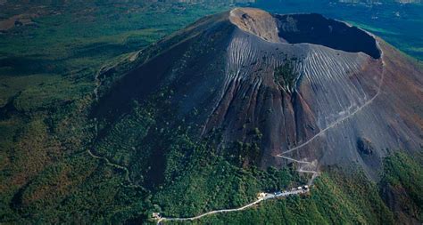 10 Most Dangerous And Active Volcanoes On Earth Madten