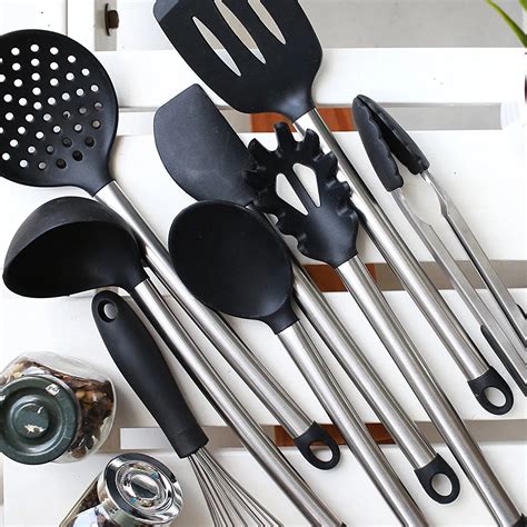 Hot Sale 8 Piece Kitchen Utensil Set Stainless Steel And Black Silicone Modern Nonstick Utensils Cooking 