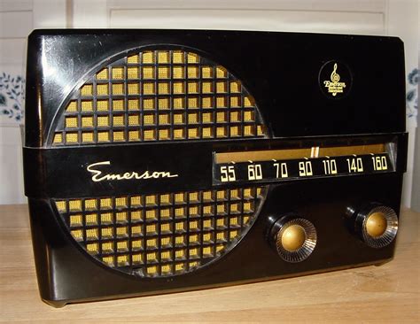 Emerson Model 652 Bakelite Table Radio 1950 Retro Radios Old Radios