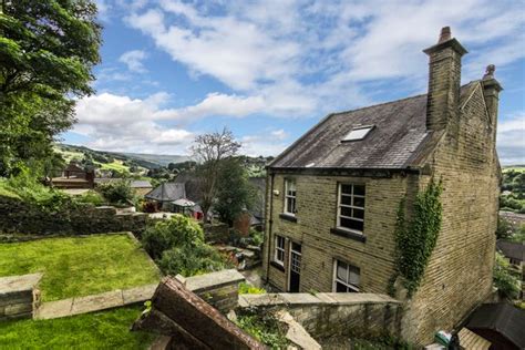 Station Road Holmfirth West Yorkshire Hd9 5 Bedroom Detached House