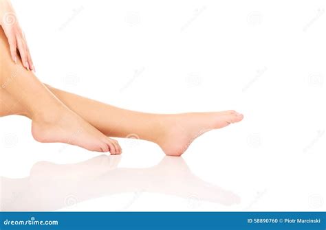 Bloße Füße Der Frau Stockfoto Bild Von Menschlich Frau 58890760