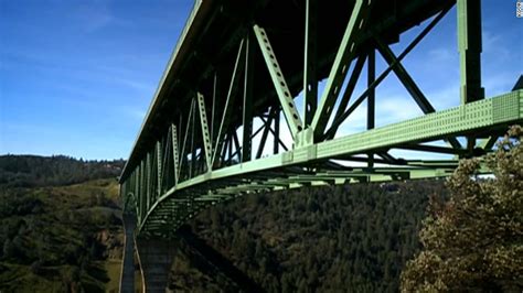 Woman Falls Off Californias Highest Bridge While Taking Selfie Cnn