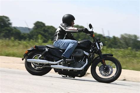 1200cc air cooled vee twin with electronic sequential fuel injection, 5 speed gearbox and kevlar/carbon fibre final drive belt. HARLEY-DAVIDSON SPORTSTER 1200 (2007 - 2012) Review | MCN