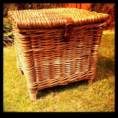 Vendors in medieval dynasty behave like any other npcs, but you have the option to ask them to show their wares when interacting with them. Vintage Wicker Fishing Basket (With images) | Vintage ...